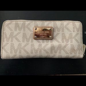 Michael Kors Large Zipper Wallet